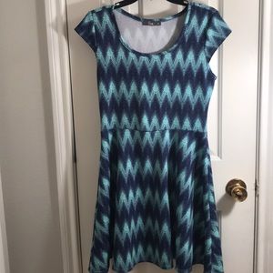Cute pine size XL blue Chevron cap sleeve dress